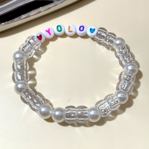 Bracelet perlé de couleur aléatoire à lettres - SHEIN - Modalova