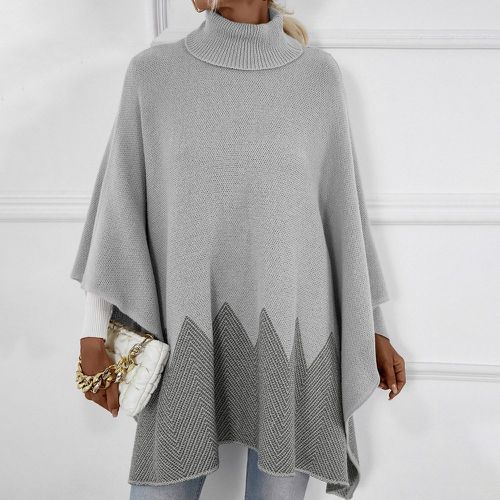 Poncho à chevrons à col roulé en tricot - SHEIN - Modalova