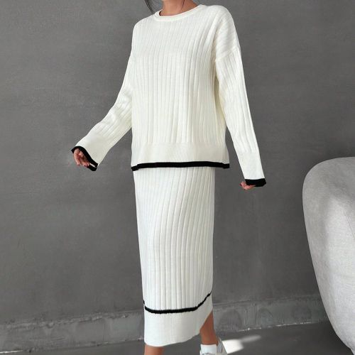 Ensemble jupe longue et pull rayé détaillés - SHEIN - Modalova