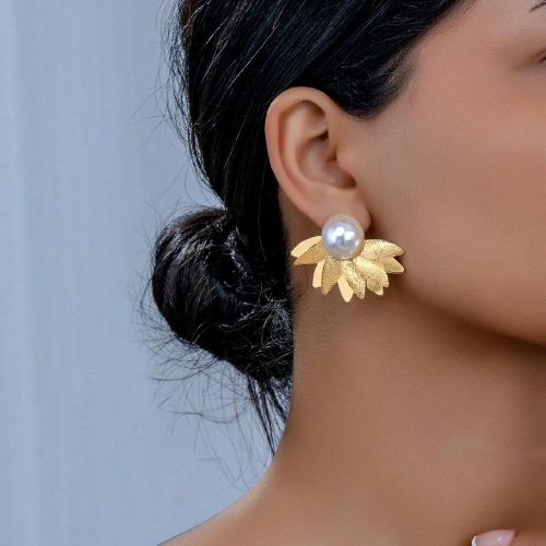 Paire De Boucles D'oreilles Vintage Exagérées En Fausses Perles En Forme De Pétales Avec Une Sensation Haut De Gamme Pour La Mode Européenne Et Am - SHEIN - Modalova