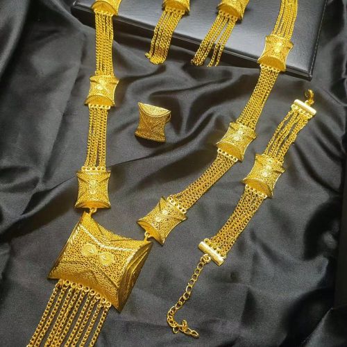 Pièces Ensemble de bijoux avec collier, boucles d'oreilles, bracelet et bague à franges dorés. Accessoires de mariée, pour mariage, Saint-Valentin - SHEIN - Modalova