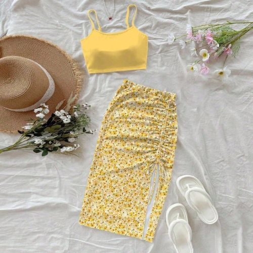 Ensemble top court et jupe fendue à taille élastiques, motif floral jaune. Convient pour les vacances d'été. Tailles grandes - SHEIN - Modalova