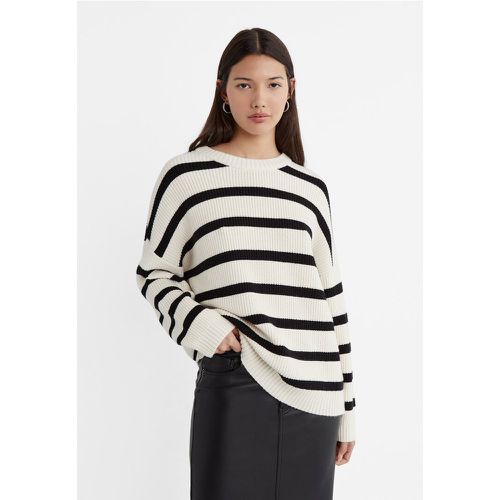 Pull en maille à rayures XL - Stradivarius - Modalova