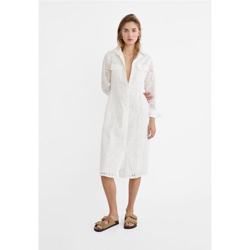 Robe chemise midi avec broderie M - Stradivarius - Modalova