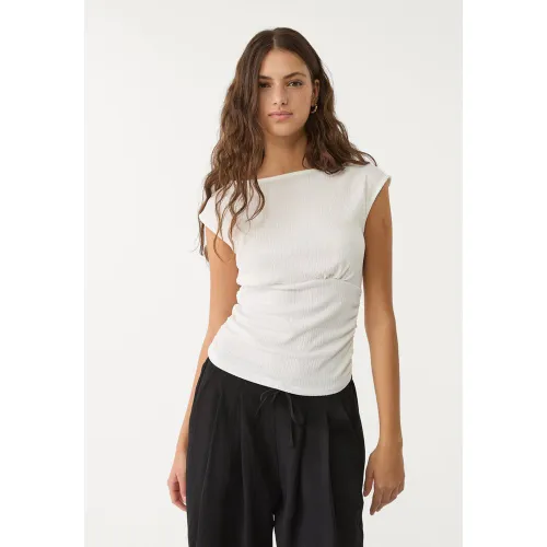 T-shirt manches courtes froissées Écru XS - Stradivarius - Modalova