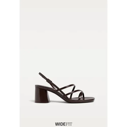 WIDE FIT. Sandales talon large 35 - Stradivarius - Modalova