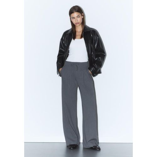 Pantalon de ville à pinces et cordons 34 - Stradivarius - Modalova