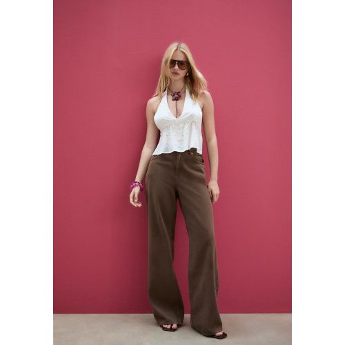 Top fluide encolure américaine brillos Écru XS - Stradivarius - Modalova