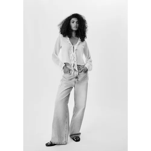 Blouse à volants ornés de clous XS - Stradivarius - Modalova