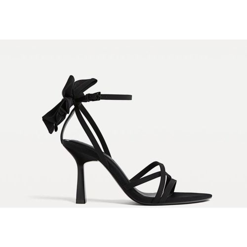 Sandales à talon avec nœud 35 - Stradivarius - Modalova