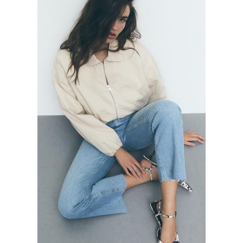 D78 Jean cropped flare DENIM BLEU MOYEN CLAIR DÉLAVÉ 32 - Stradivarius - Modalova