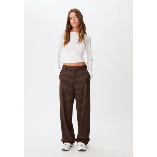 Pantalon habillé baggy à rayures 32 - Stradivarius - Modalova