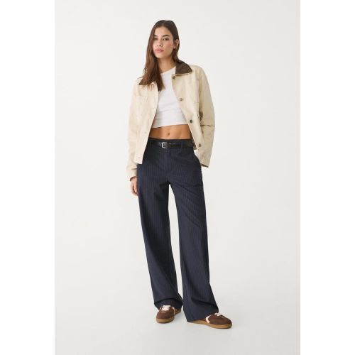 Pantalon fluide droit habillé avec ceinture 32 - Stradivarius - Modalova