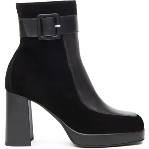 Shoes > Boots > Heeled Boots - - Nerogiardini - Modalova