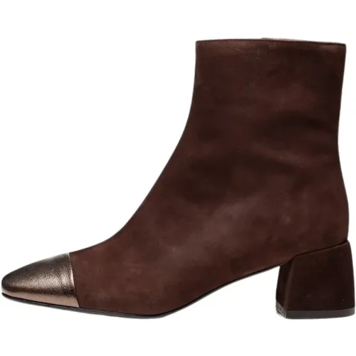 Shoes > Boots > Heeled Boots - - Poche Paris - Modalova