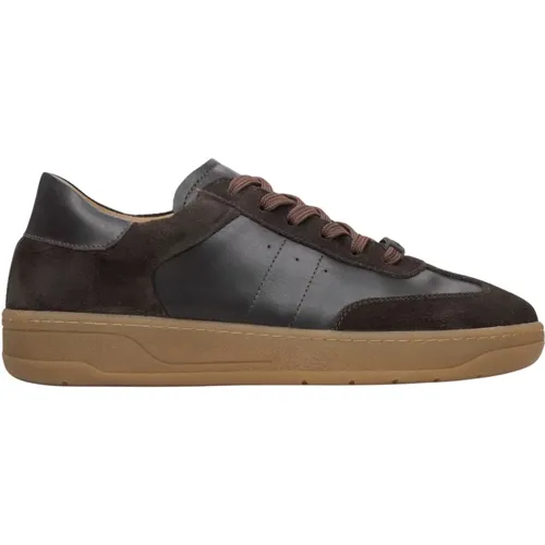 Estro - Shoes > Sneakers - Brown - Estro - Modalova