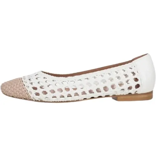 Shoes > Flats > Ballerinas - - Poche Paris - Modalova