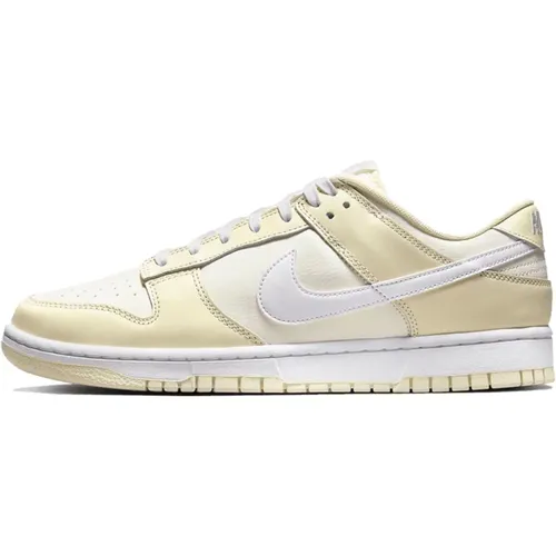 Nike - Shoes > Sneakers - Beige - Nike - Modalova