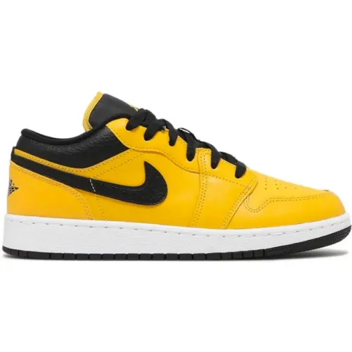 Nike - Shoes > Sneakers - Yellow - Nike - Modalova