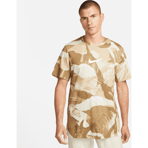 Tee-shirt de training à imprimé camouflage Dri-FIT - Nike - Modalova