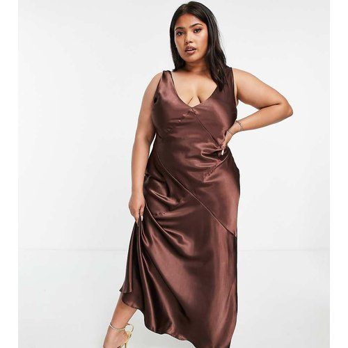 ASOS DESIGN Curve - Robe nuisette mi-longue coupée en biais effet satiné - Chocolat - ASOS Curve - Modalova