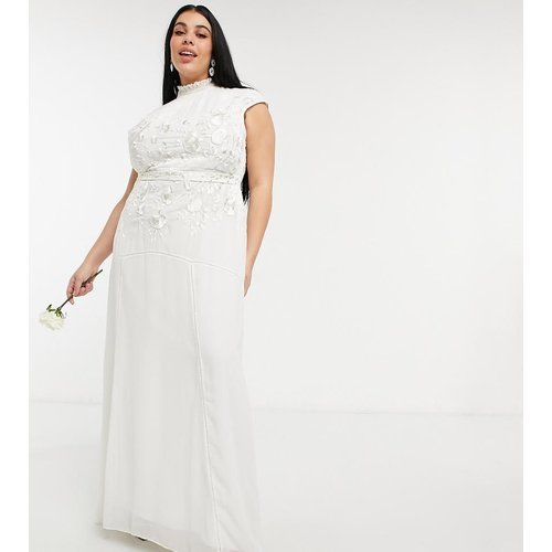 Robe de mariée longue ornée de perles et de fleurs avec goutte d'eau dans le dos - Ivoire - Hope & Ivy Plus - Modalova