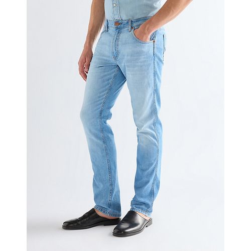 Greensboro Straight Lightweight Low Stretch Jean Taille 42 x34 - Wrangler - Modalova