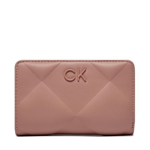 Portefeuille grand format Calvin Klein Re-Lock Quilt Bifold Wallet K60K611374 Ash Rose VB8 - Chaussures.fr - Modalova