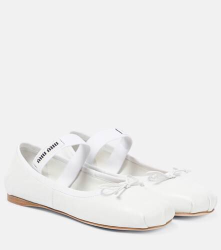 Miu Miu Ballerines en cuir à logo - Miu Miu - Modalova