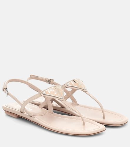 Sandales plates  Prada Femme nu-pieds Prada Femme Sandales plates  Prada Femme Femme Chaussures Prada Femme Sandales Sandales plates PRADA 38,5 beige 
