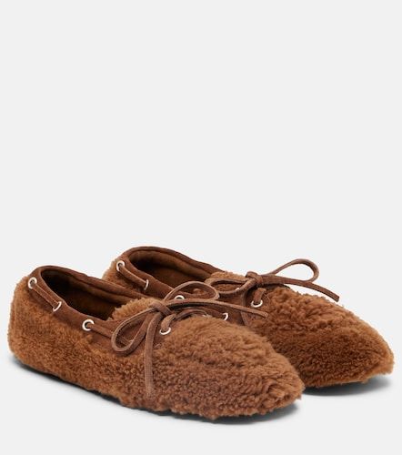 Mocassins en shearling et daim - Miu Miu - Modalova