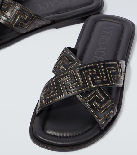 Versace Mules Greca en cuir - Versace - Modalova