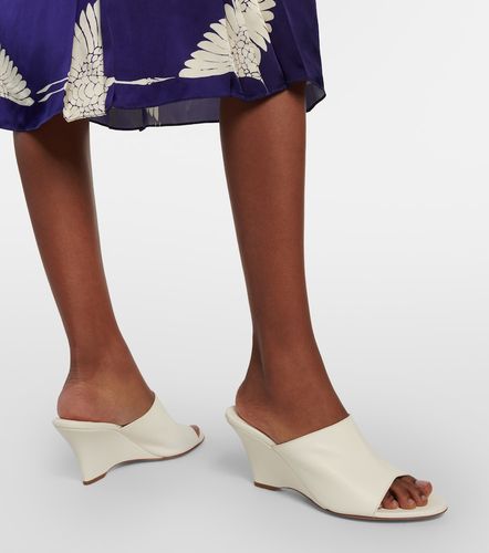 Mules compensées Marion en cuir - Khaite - Modalova