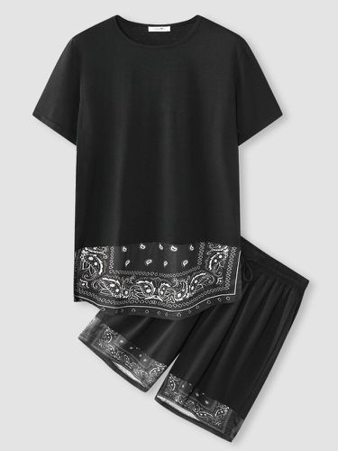 Mens Ethnic Paisley Print Patchwork Longline T-Shirt Two Pieces Outfits - ChArmkpR - Modalova
