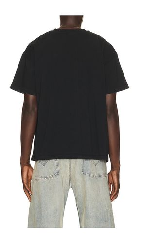 T-SHIRT en . Taille S. Also en M, L, XL/1X - Barriers Worldwide - Modalova