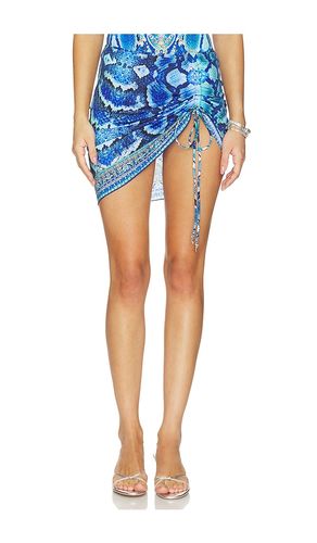 Ruched Short Sarong With Ring Front Trim en . Taille S. Also en M, L - Camilla - Modalova