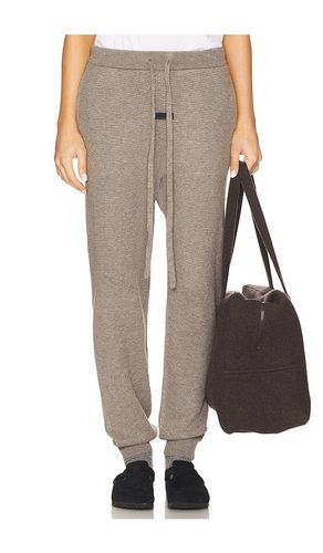 Fitted Jogger in . Size M, XS - Fear of God ESSENTIALS - Modalova