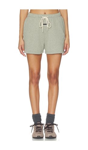Classic Fit Short en . Taille XS. Also en S, M, L - Fear of God ESSENTIALS - Modalova