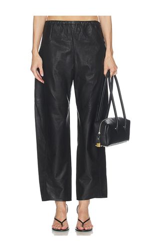 JAMBE BARREL EN CUIR en . Taille M. Also en S - La Ligne - Modalova