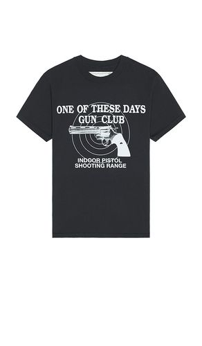 T-SHIRT GUN CLUB en . Taille L. Also en M, S, XL/1X, XXL/2X - ONE OF THESE DAYS - Modalova