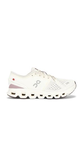 SNEAKERS en . Taille 10. Also en 11 - On - Modalova
