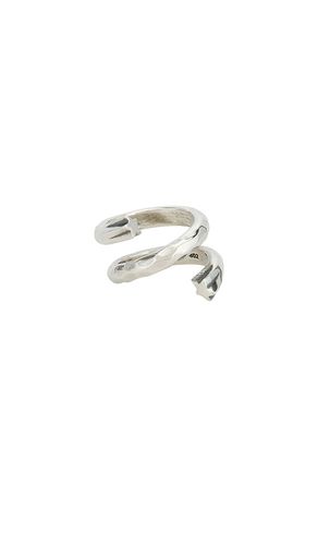 Twisted Icon Ring in . Size 18, 20, 22 - Two Jeys - Modalova