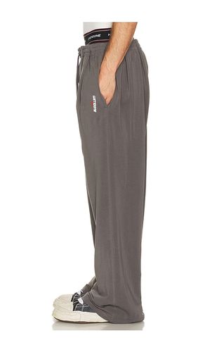 PANTALON SWEAT en . Taille L. Also en S, XL/1X - WE11DONE - Modalova