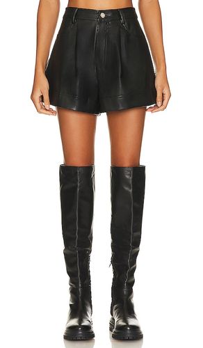 SHORT À REVERS EN CUIR VÉGÉTALIEN in . Size 25, 26, 27, 28, 29 - WeWoreWhat - Modalova