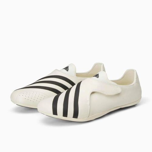 Vario Flat Earther Pharrell White Black - Adidas - Modalova