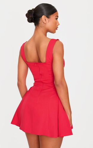 Red Robe Droite Plissée Aux Hanches | Taille 42 - PrettyLittleThing - Modalova