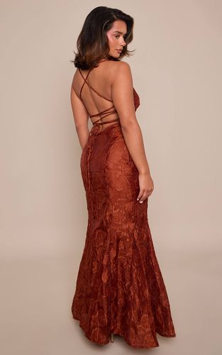 Chestnut Robe Maxi Texturée À Dos Lacé | Taille 42 - PrettyLittleThing - Modalova
