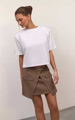 Mushroom Mini-jupe Tissée Avec Détail Cache-cœur Devant | Taille 42 - PrettyLittleThing - Modalova