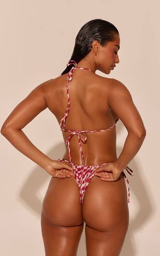 Red Haut De Bikini Triangle À Imprimé Flou | Taille 42 - PrettyLittleThing - Modalova