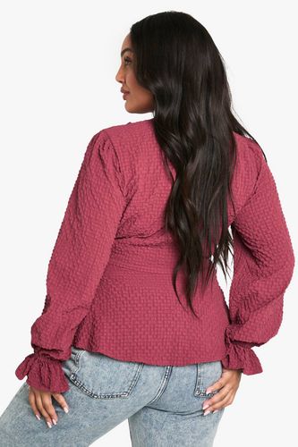 Plus textured tie detail WRAP RUFFLE blouse | Taille 48 - boohoo - Modalova